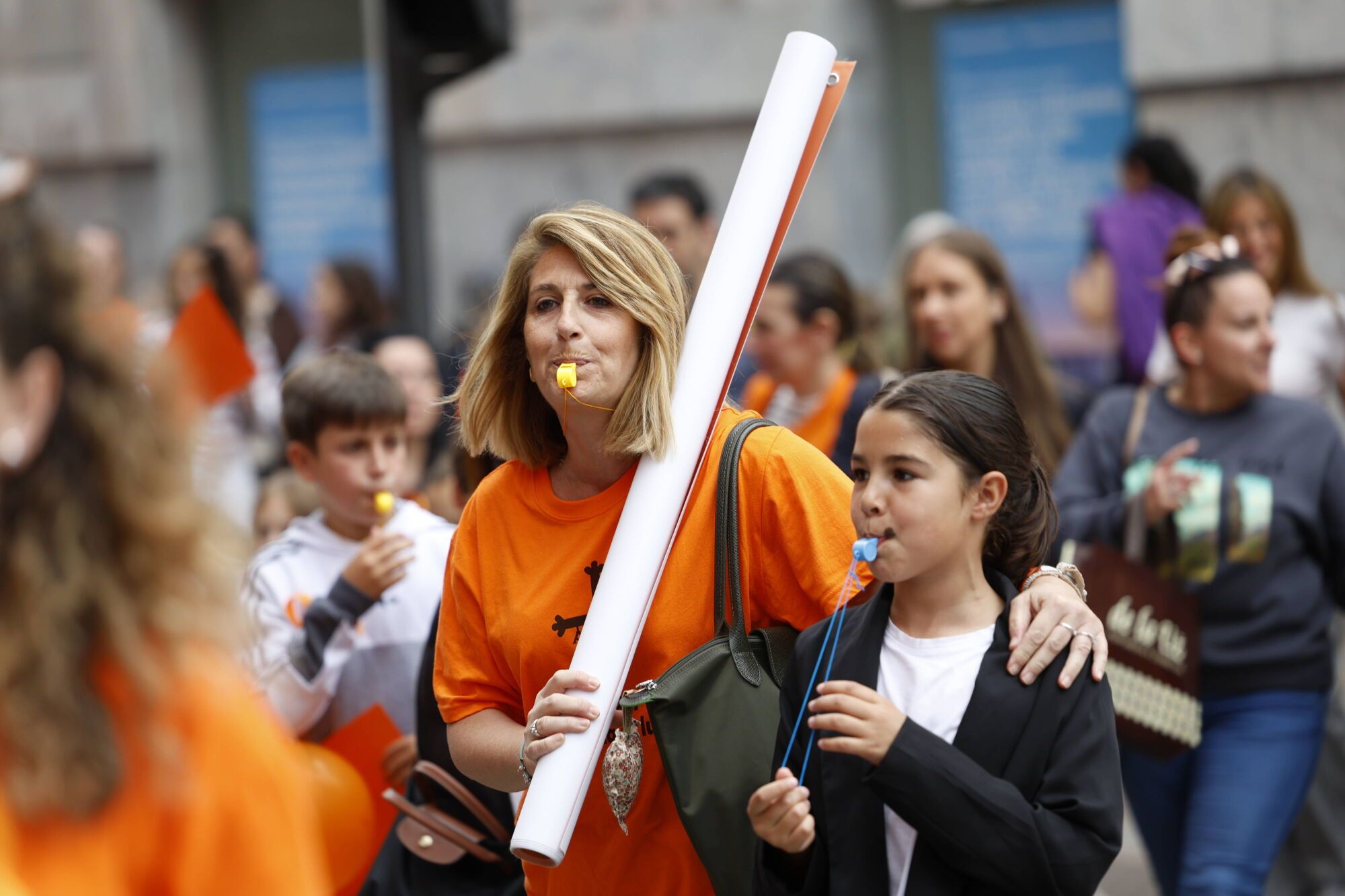 Así fue la concentración en Avilés de profesores y familias de los colegios concertados. 