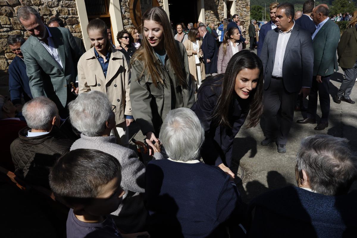 La familia real visita las tres aldeas asturianas ganadoras del premio al pueblo ejemplar