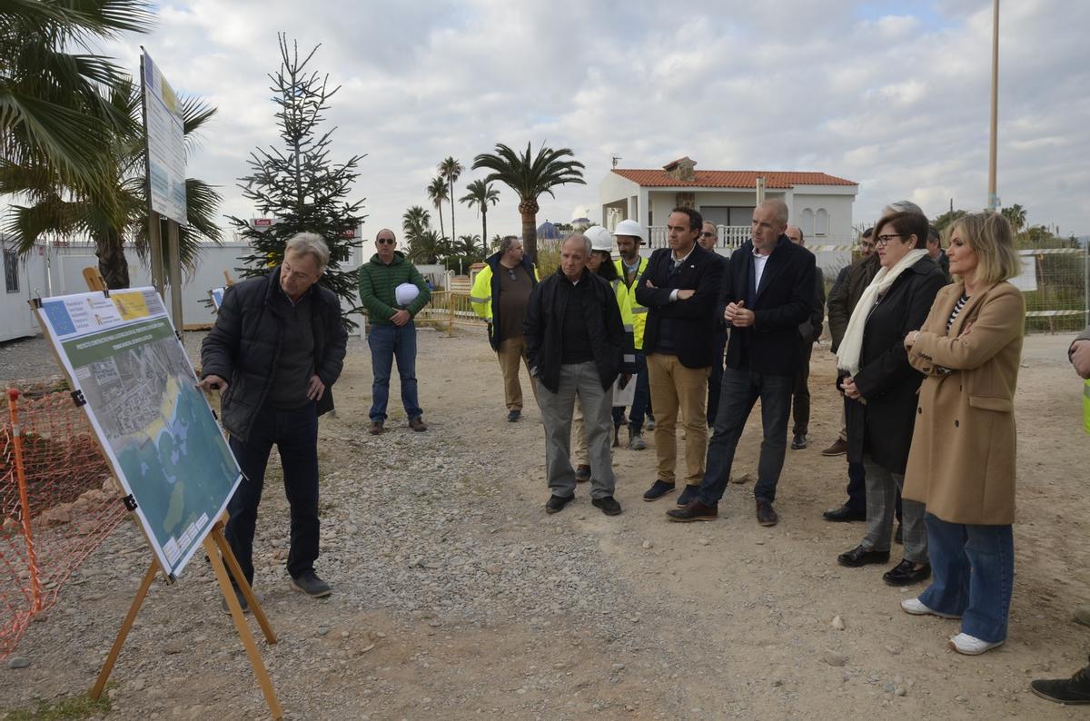 Foto de la visita a la obras de los espigones de Moncofa, este jueves.
