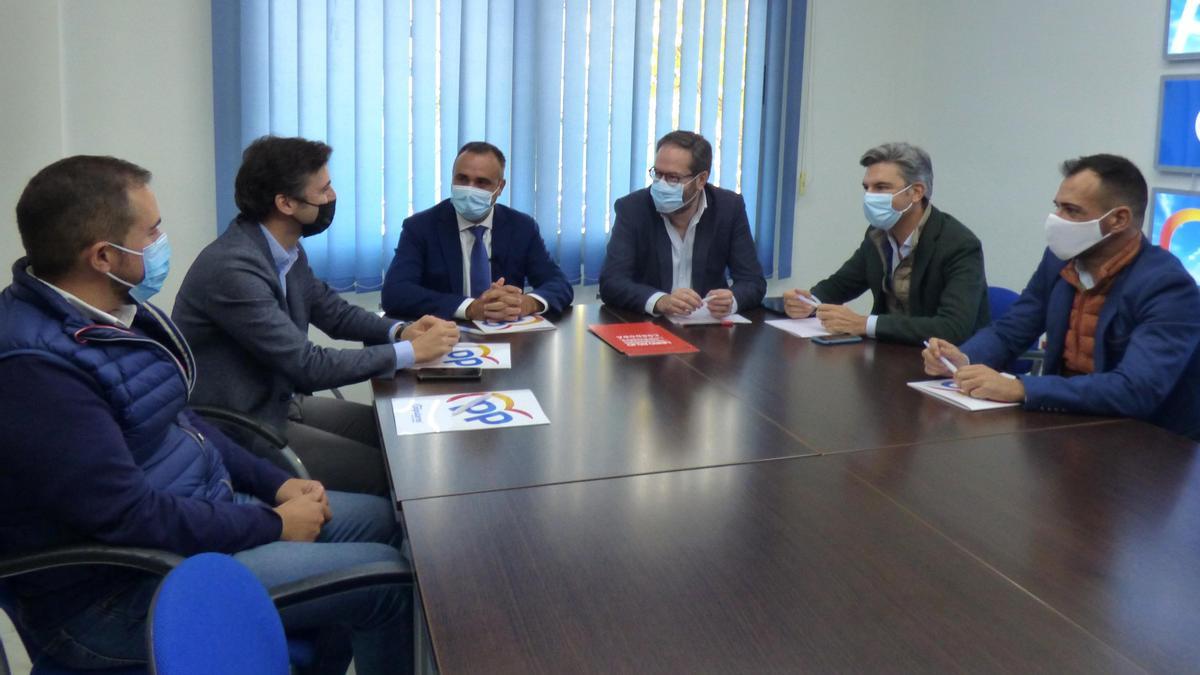 Reunión de los dirigentes del PP por la conversión en autovía de la N-432.