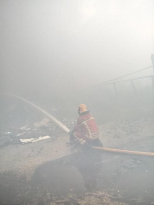 Incendio en una fábrica de maderas de Sollana