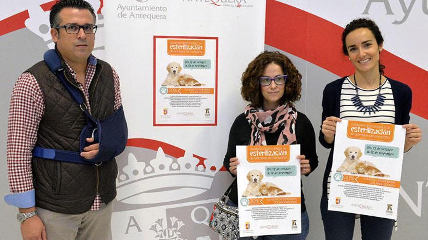 Carmen Llorens e Isabel Fernández, ambas a la derecha, en la presentación de la campaña.