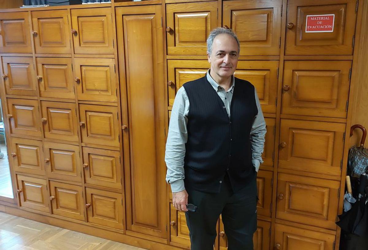 Juan Ignacio Martín, en la sala de profesores del IES Número 1. | J. P.