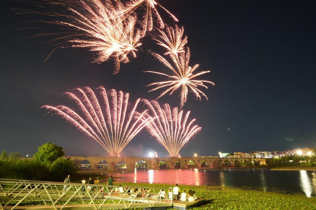 Las imágenes de los fuegos artificiales de Badajoz