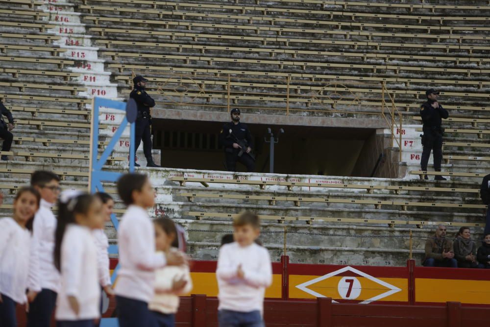 Sus Majestades llegan a la plaza de toros