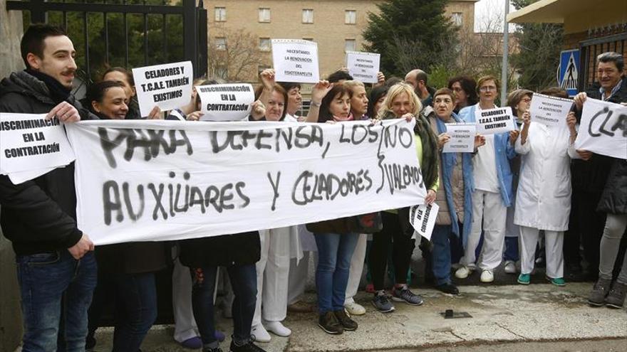 Personal sanitario del Militar critica el «clasismo» de Defensa para contratar