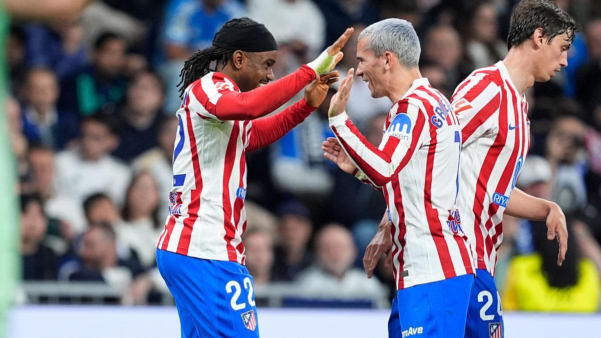 Lookman celebra su gol contra el Real Madrid con Griezmann