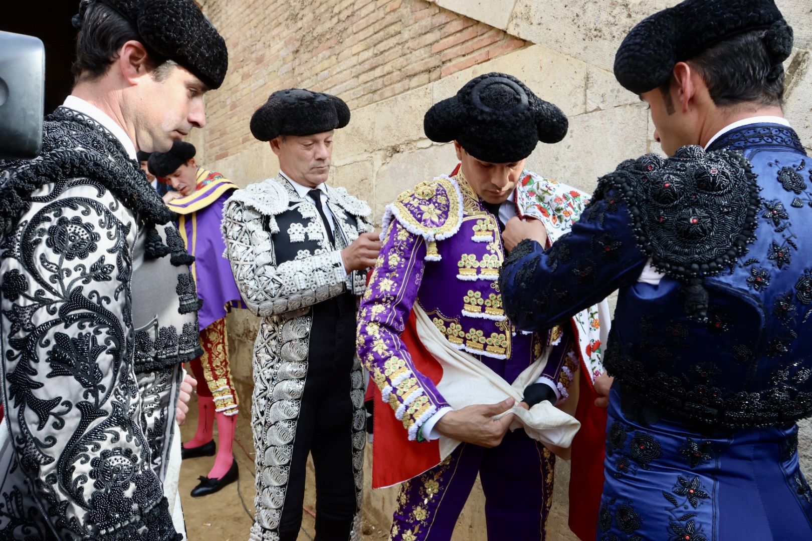 Manzanares arropado por aficionados de Alicante en la Feria de Fallas