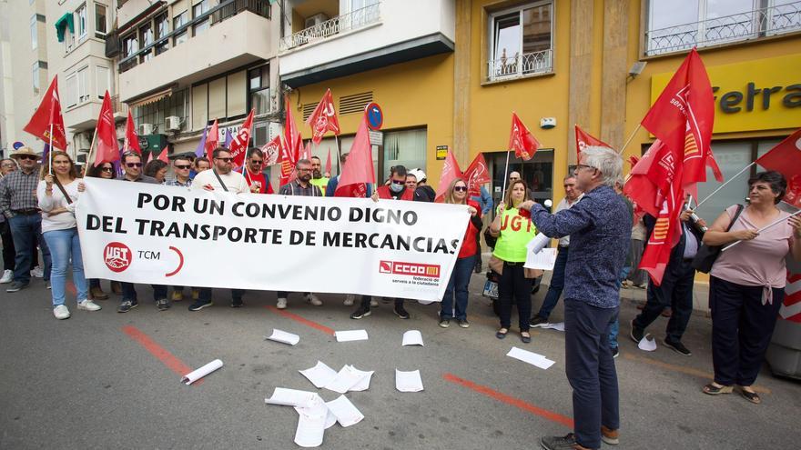 Concentración sindical en Alicante para exigir el desbloqueo del convenio del transporte