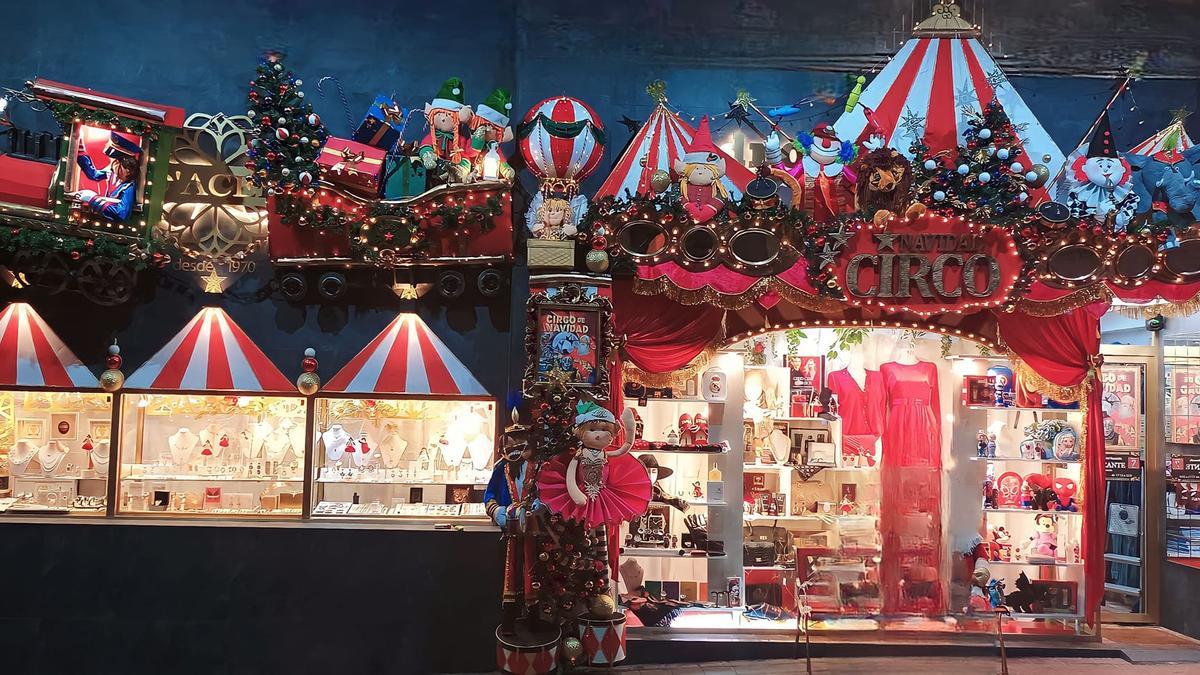 El Circo de la Navidad del comercio de la Zona Norte que cada año sorprende con su escaparate