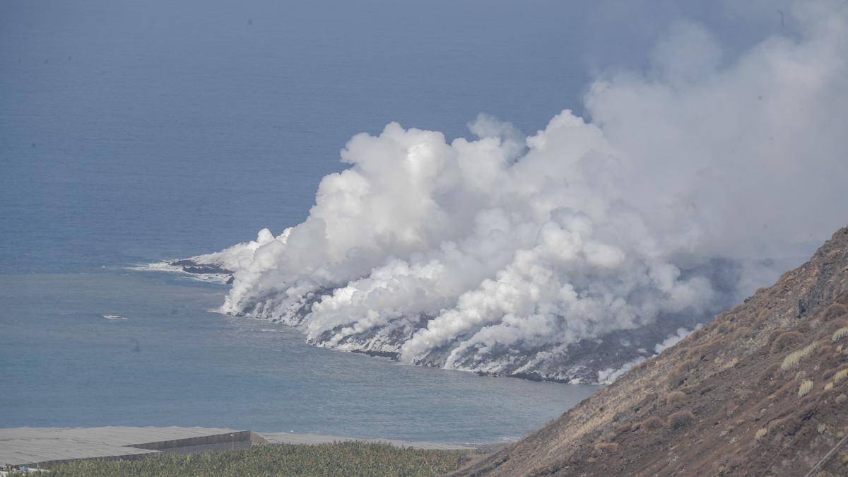 Fotografía de la lava en el mar. Erupción Cumbre Vieja, en La Palma.