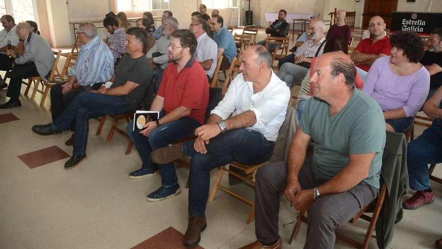 Asistentes a la jornada celebrada ayer en la Casa de Montes de Marcón. // Rafa Vázquez