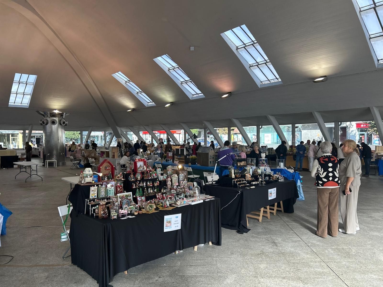 Feria de miniaturas de casas de muñecas en Pola de Siero