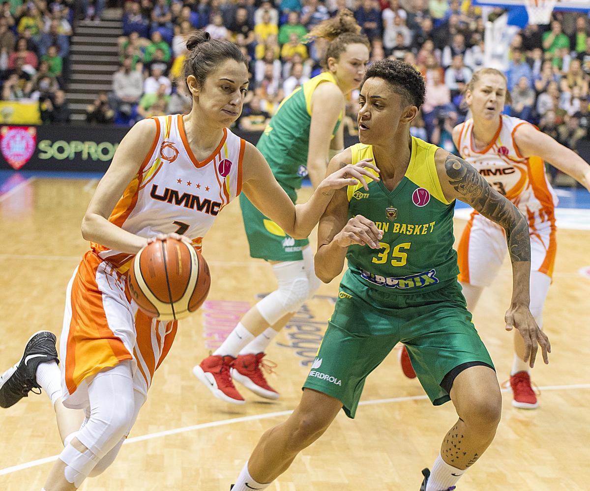 Alba Torrens, en un partido con el Ekaterimburgo