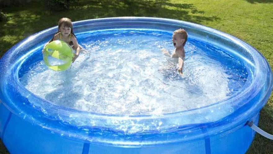 Cinco formas de hacer una piscina 'low cost' para tu jardín - Levante-EMV