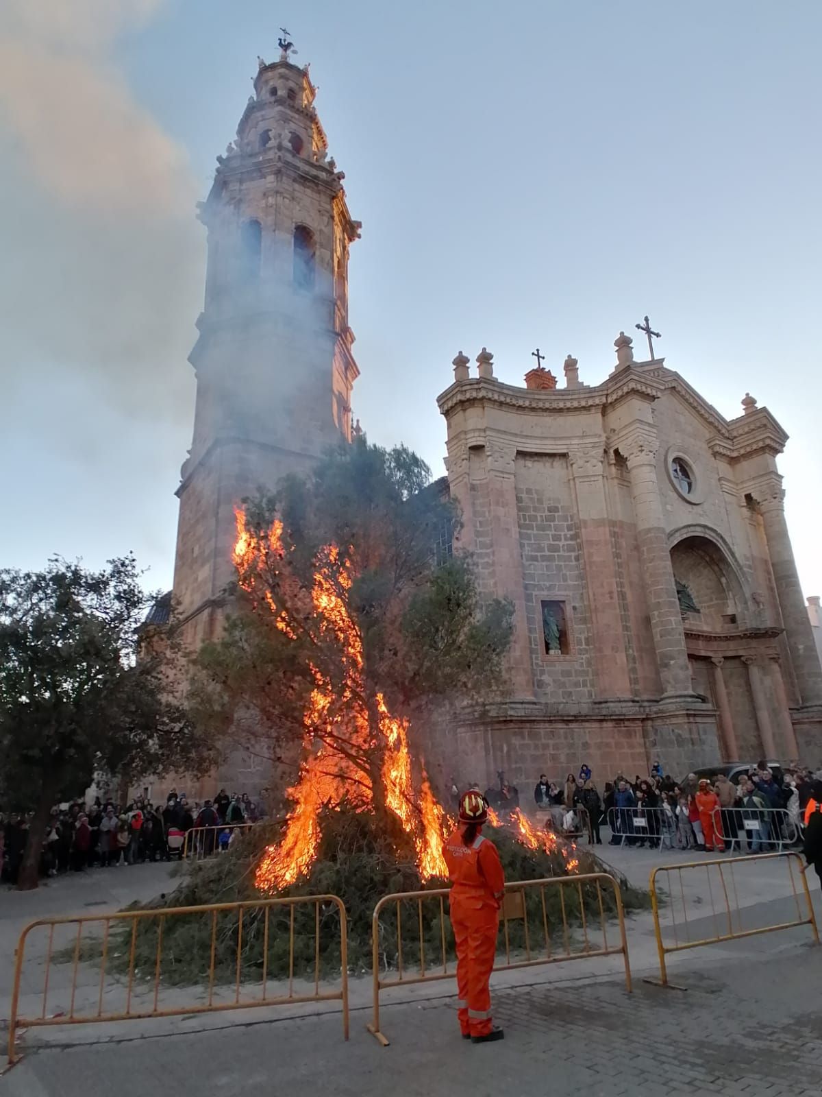 La Vall recupera su multitudinario pasacalle de Sant Antoni