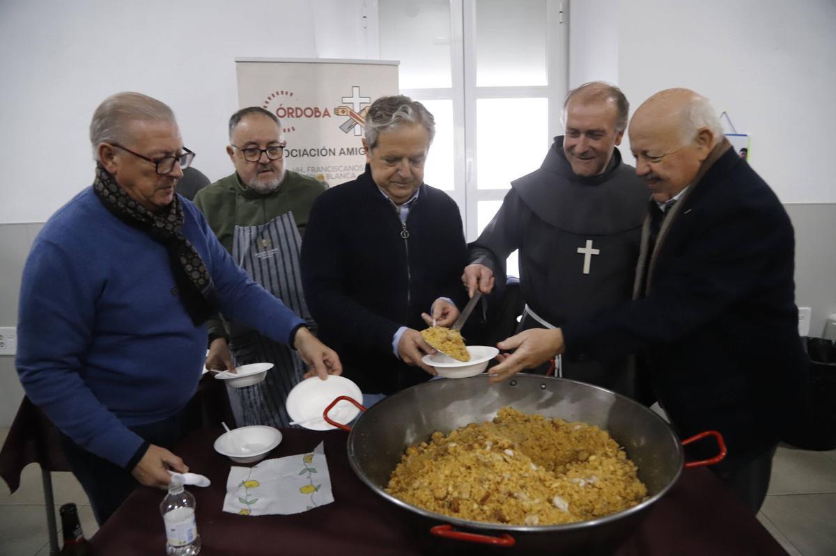 La tradicionales migas de la Cruz Blanca, en imágenes
