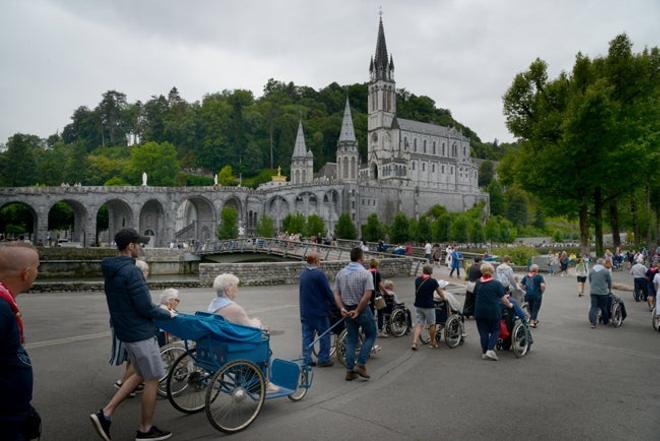 Peregrinos en Lourdes