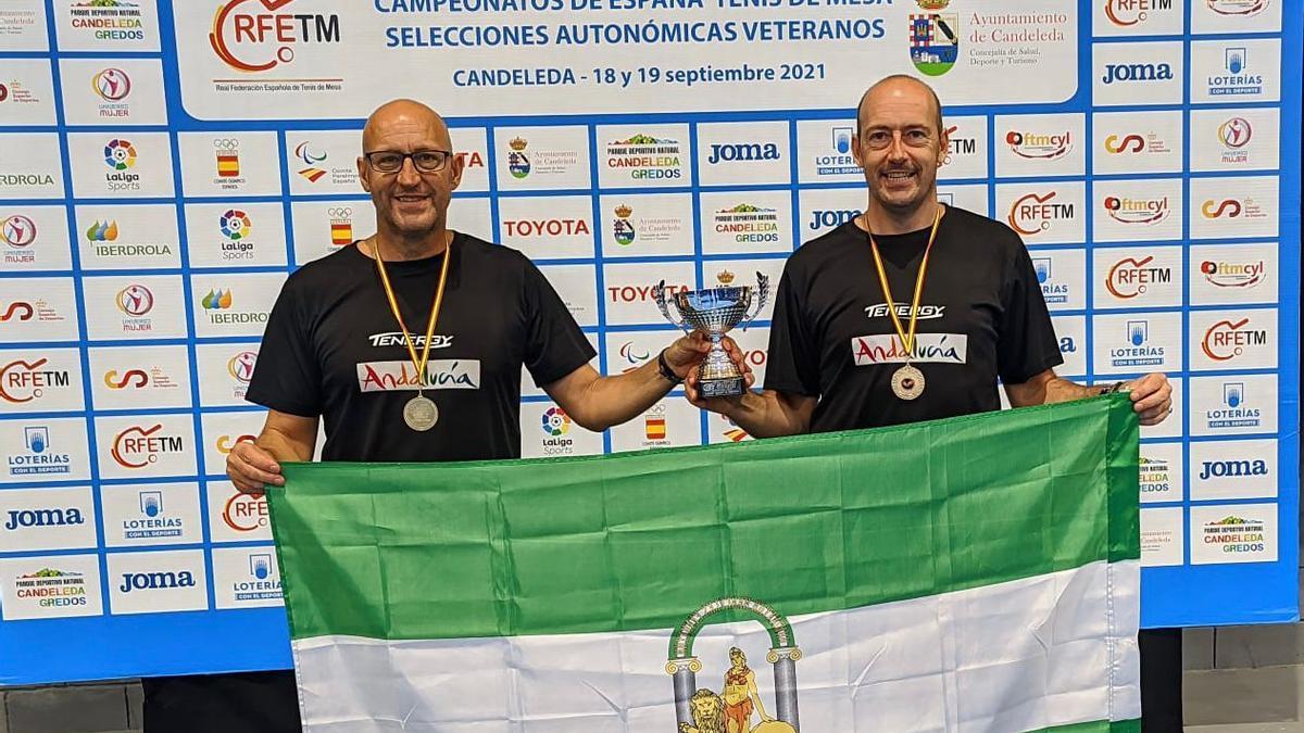 Jesús y José Luis Machado, tras proclamarse campeones de España.