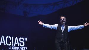 Santi Balmes, cantante de Love Of Lesbian, durante su concierto en Guadalajara