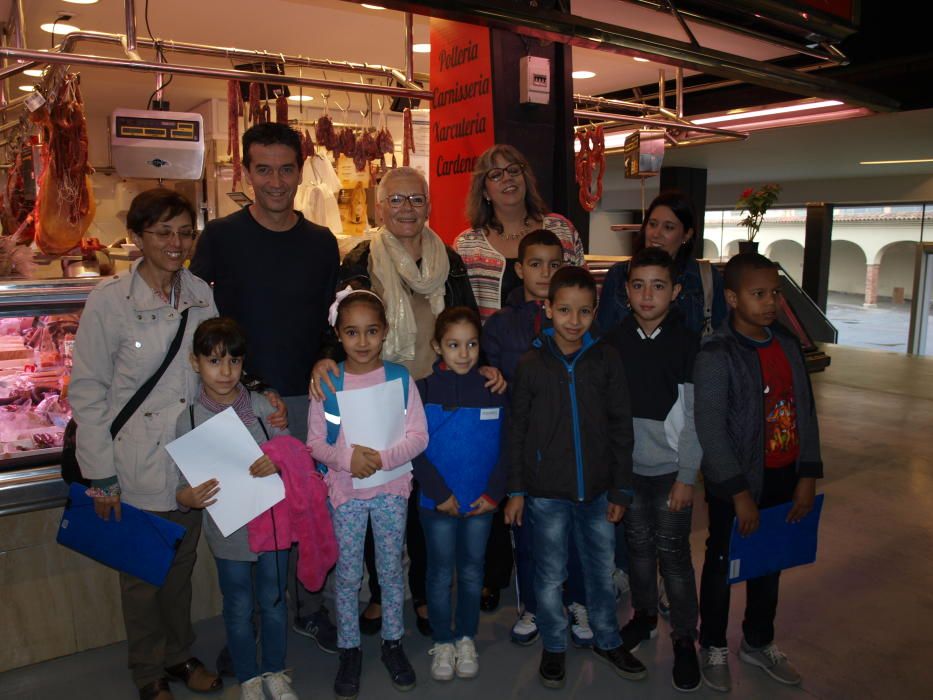 Els escolars de Manresa visiten el mercat de Puigmercadal
