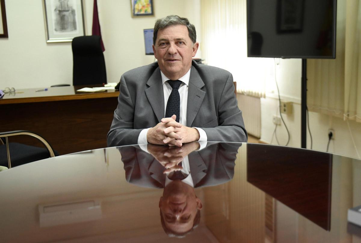 Larrosa Amante, en su despacho del Palacio de la Justicia, sede de la Audiencia.
