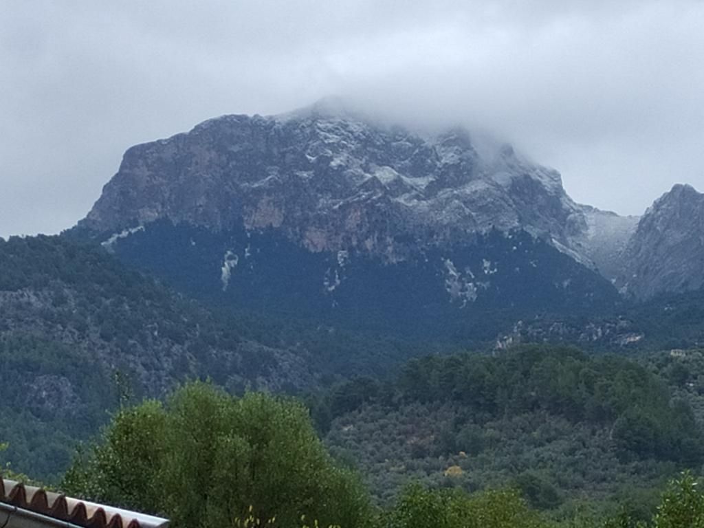 La cima del Puig Major amanece con cuatro centímetros de nieve