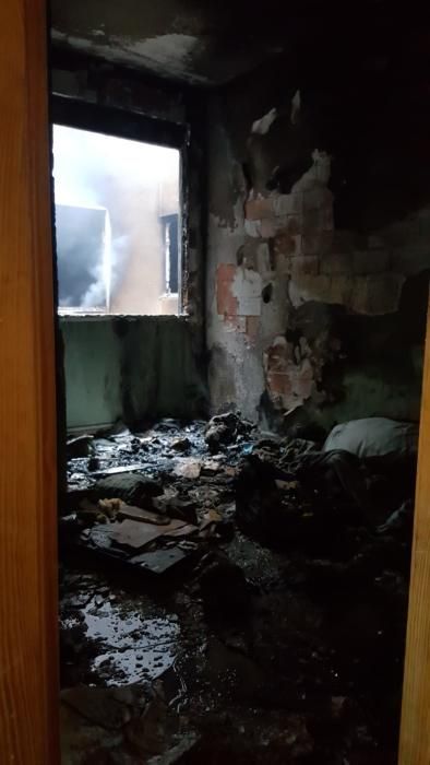 Cien vecinos desalojados por un incendio en una casa de Calp