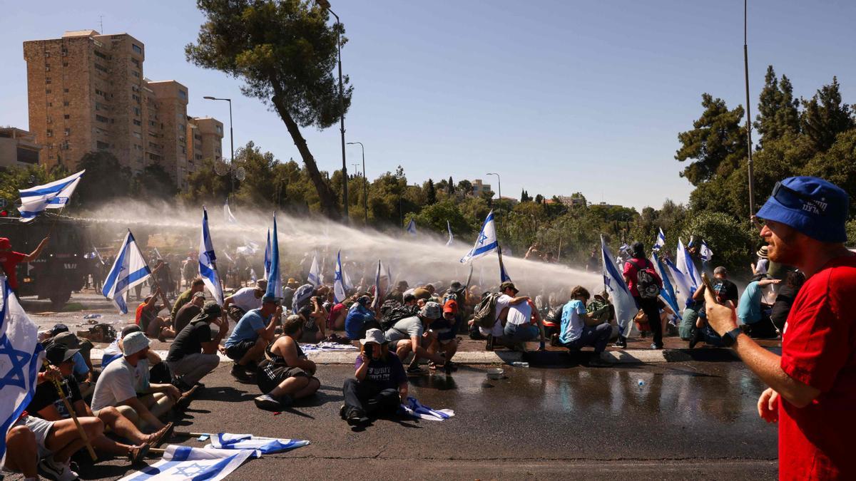 Las protestas masivas continúan en Israel por la reforma judicial