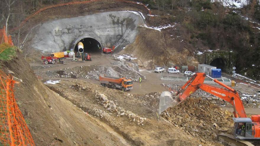 Obras en el túnel de Padornelo del AVE Madrid-Galicia. // LOZ