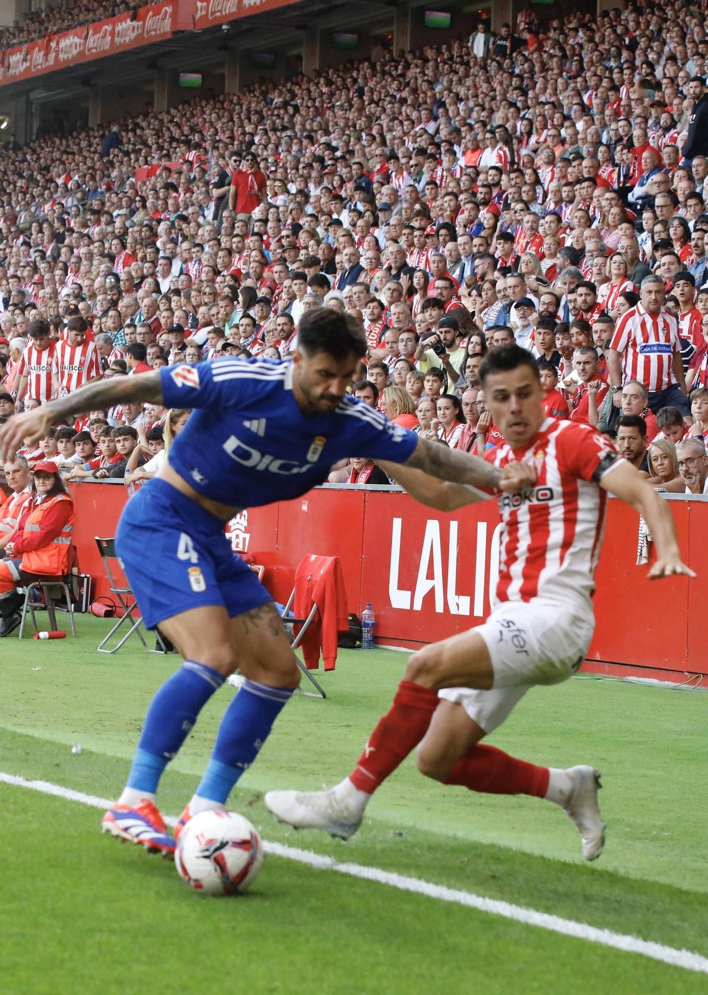 Derbi asturiano: las imágenes del partido entre el Sporting y el Oviedo en El Molinón