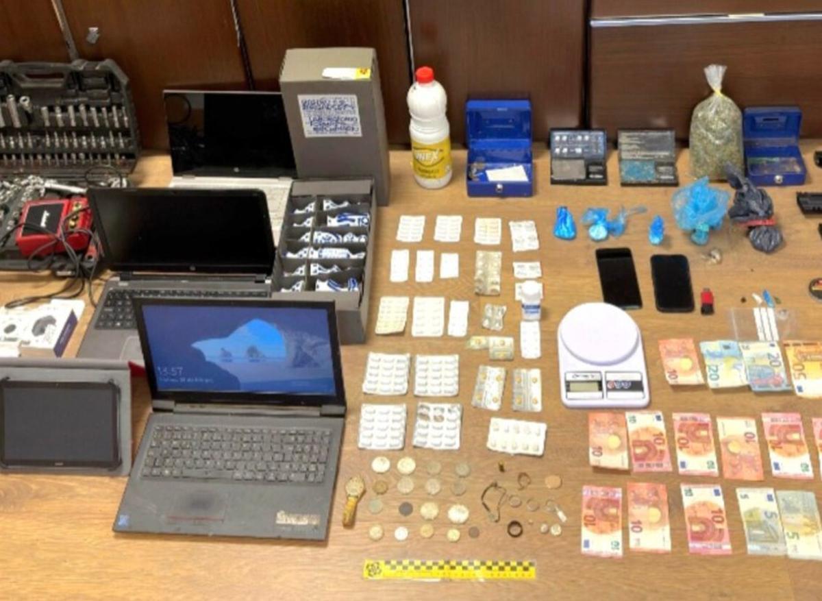 Incautan dos armas de aire comprimido en O Grove