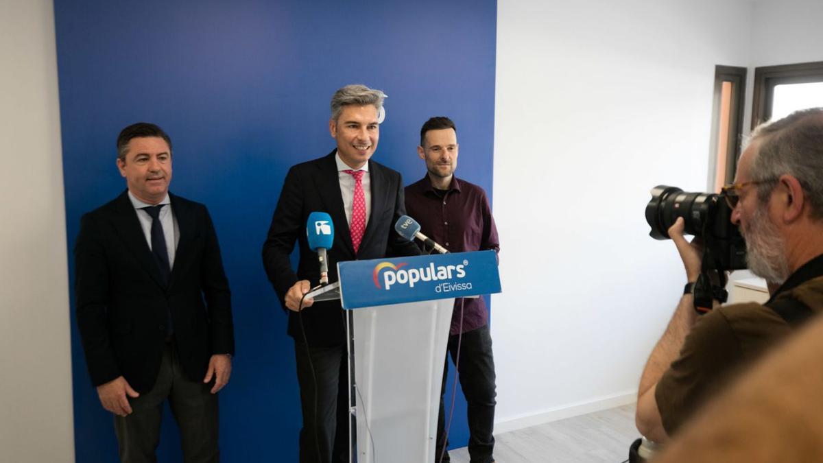 Miquel Jerez, Andrés Lorite y Mariano Juan, ayer, en la sede del PP de Eivissa. | VICENT MARÍ