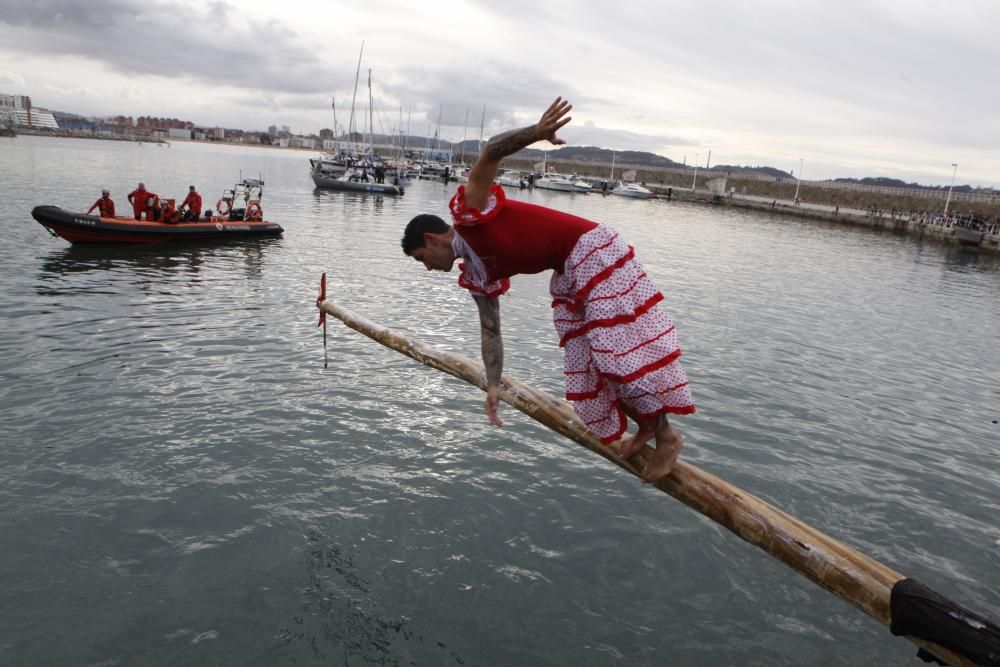 Cucaña en las fiestas de Cimadevilla