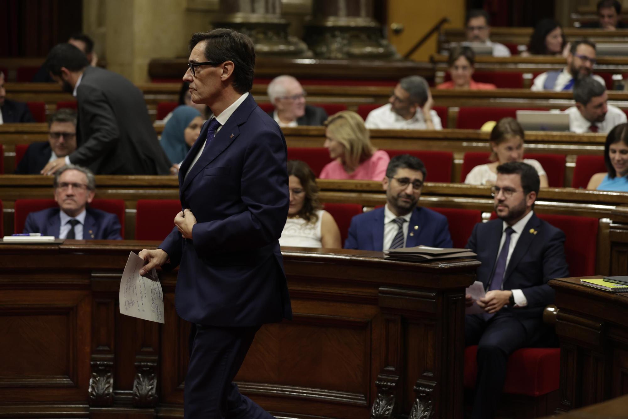 El líder del PSC, Salvador Illa, en el Parlament durante el debate de política general