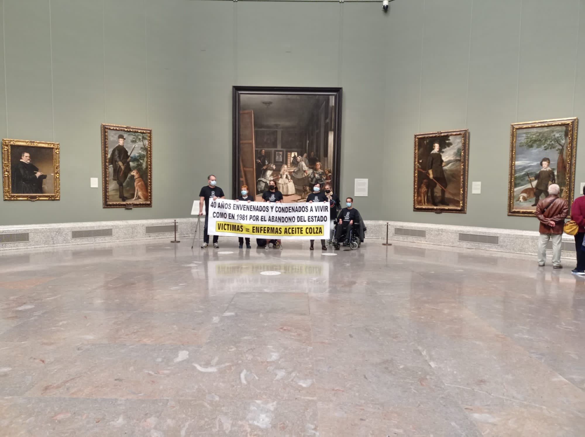 Afectados por el aceite de colza se encierran en el Museo del Prado.