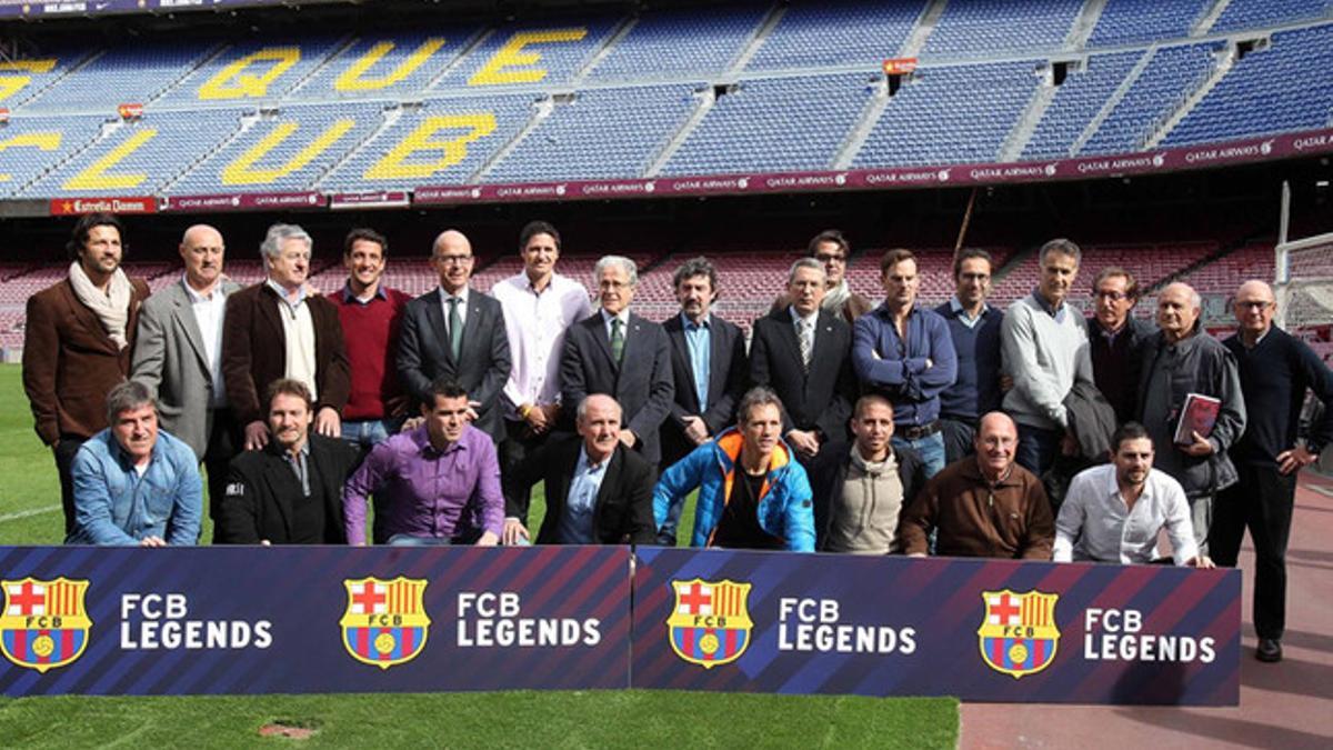 Foto de familia en la presentación del FCB Legends