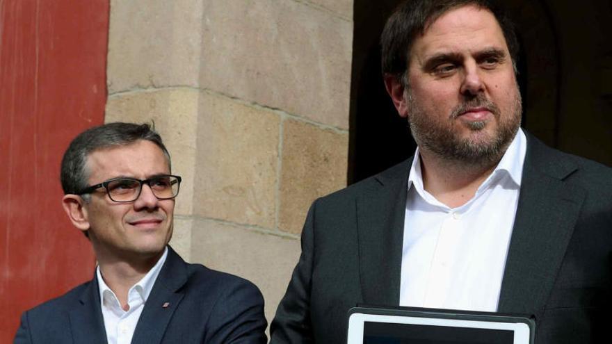 Jové, a la izquierda, junto a Puigdemont en una imagen de 2016.