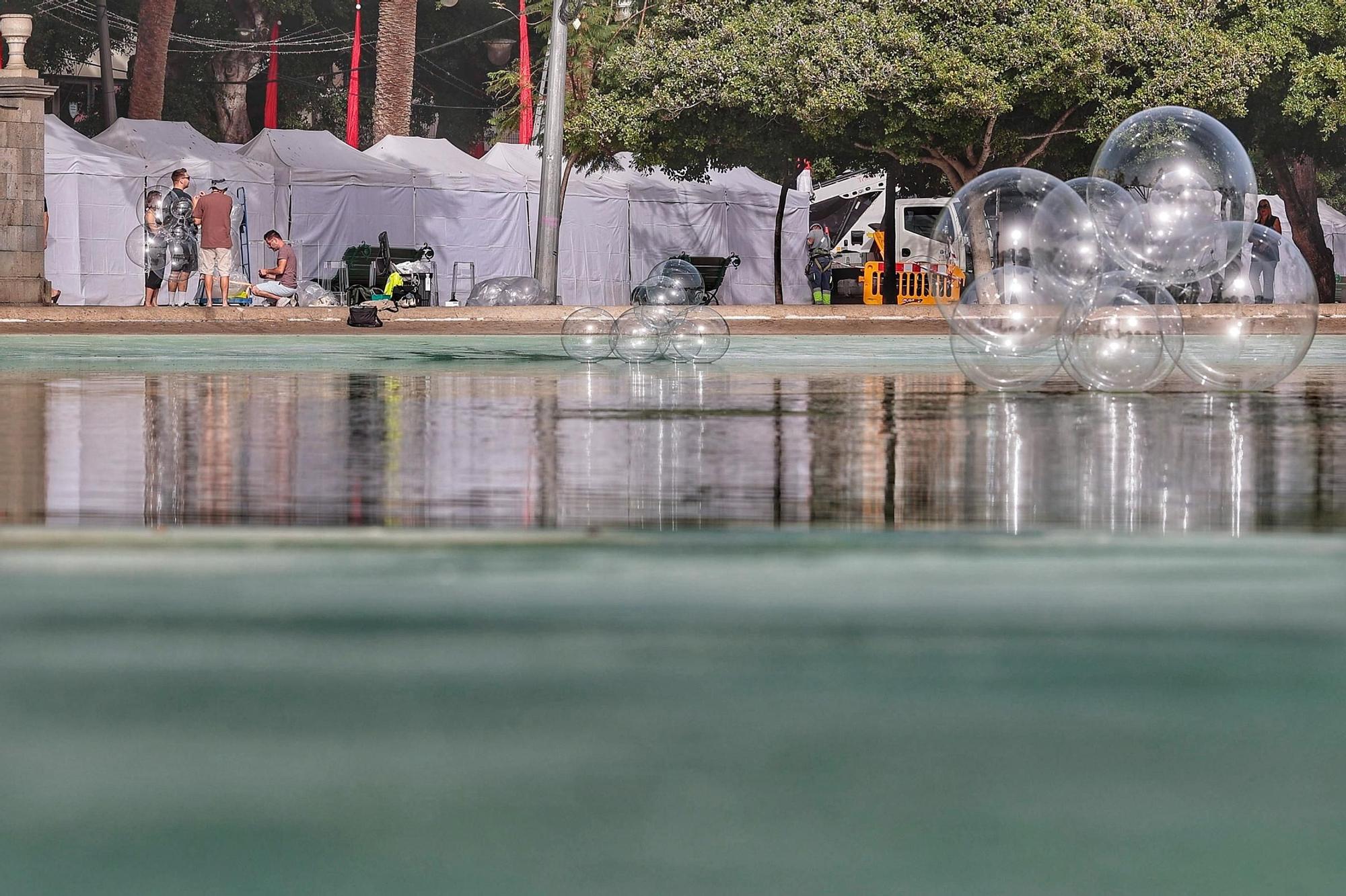 Burbujas gigantes en el lago de la plaza de España