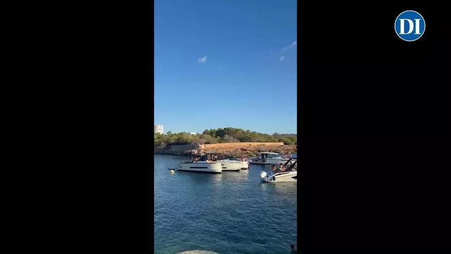 Un vecino denuncia música a gran volumen desde siete barcos de chárter en Cala Gracioneta