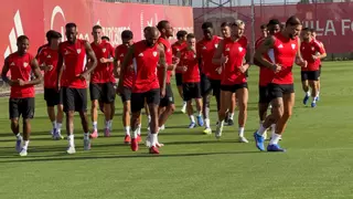 Penúltimo entrenamiento del Sevilla FC antes del primer partido de Liga en San Mamés.mp4