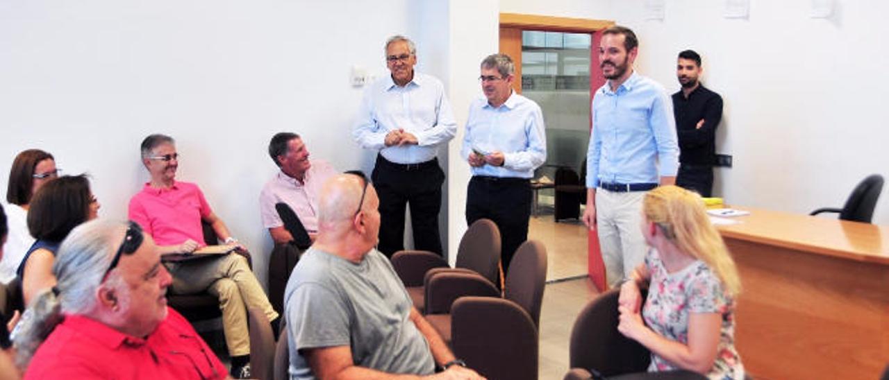 Los vecinos proponen construir un mirador con suelo de cristal en Fataga