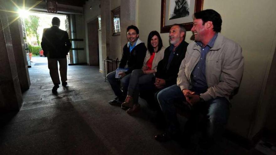 José Ramón Abal, Fátima Abal, Víctor Caamaño y Tino Cordal en el encuentro de ayer. // Iñaki Abella