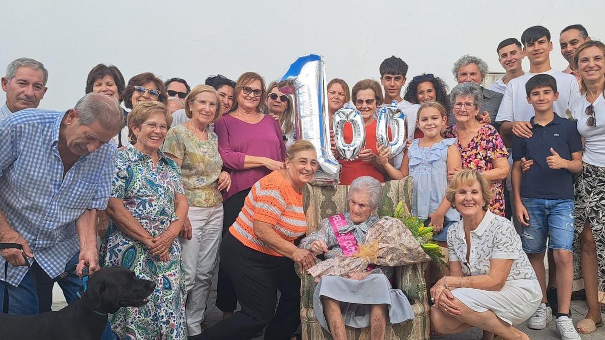 Dolores Pedraza celebra sus 100 años en Bujalance.