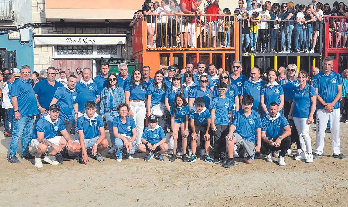 Representantes de la comisión de fiestas de San Isidro-Guarisme 9 de Moncofa en 2024.