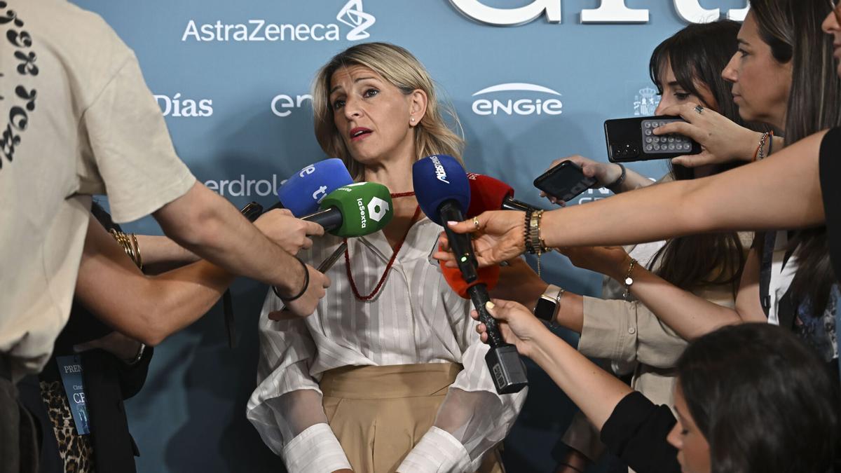 La vicepresidenta segunda y ministra de Trabajo, Yolanda Díaz, atiende a los medios este jueves en Madrid.