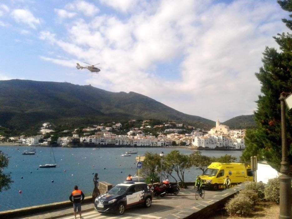 Ferit greu en caure per un penya-segat de 8 metres a Cadaqués