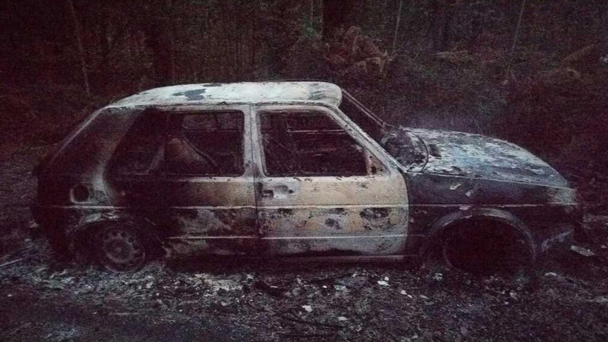 Coche quemado en Vigo: así quedó el vehículo calcinado