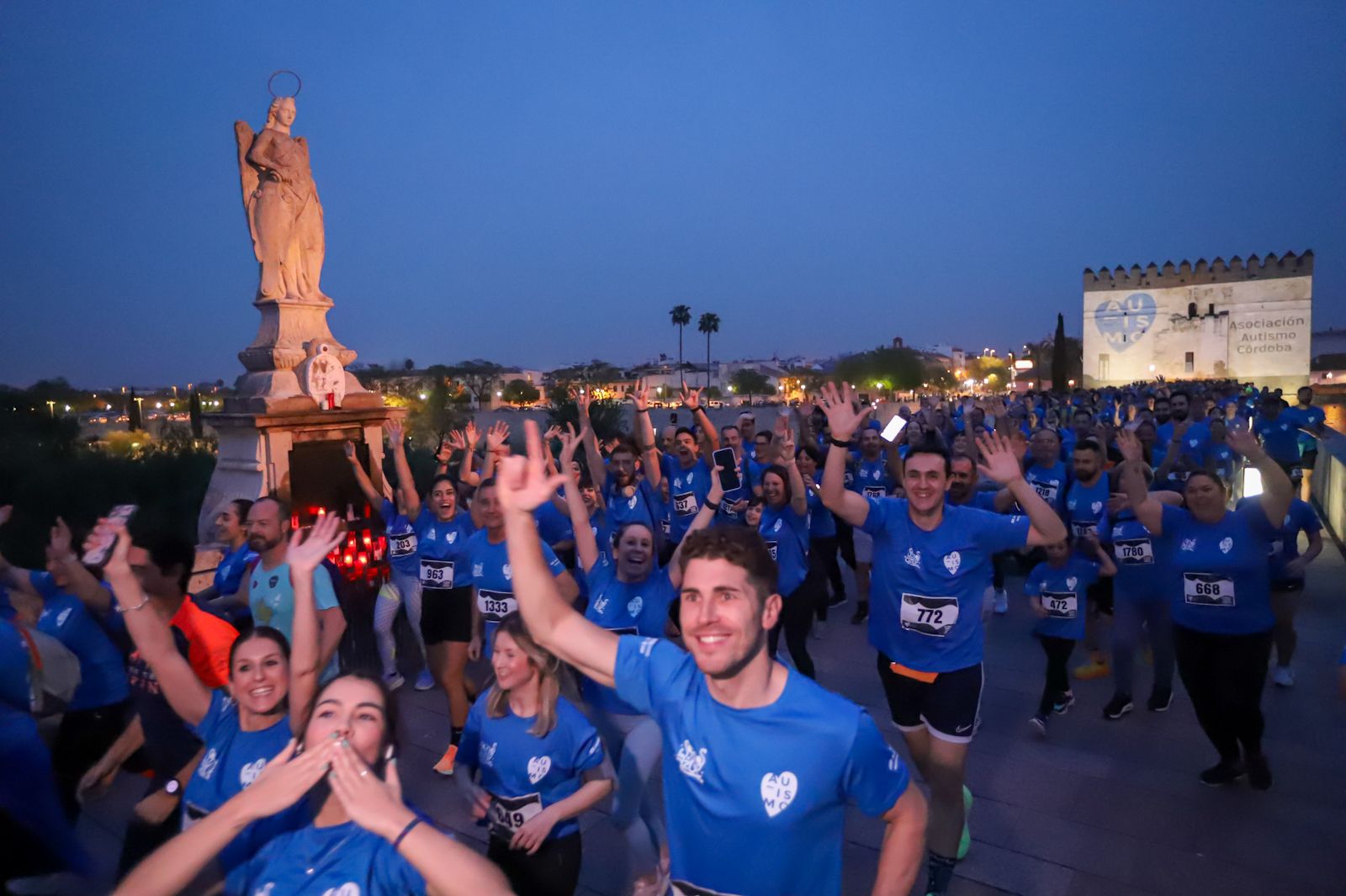 Córdoba vuelve a vestirse de azul en la carrera nocturna por el autismo