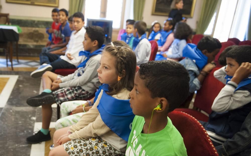 Recepción a niños saharauis en el Ayuntamiento de Oviedo